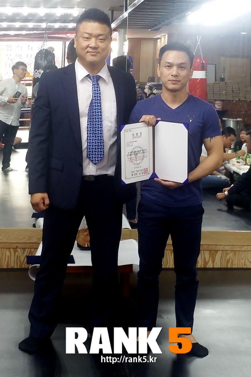 "추선홍은 최근 소속 체육관 코치가 됐다. 이제 그에게 입식격투기는 삶의 일부가 됐다.